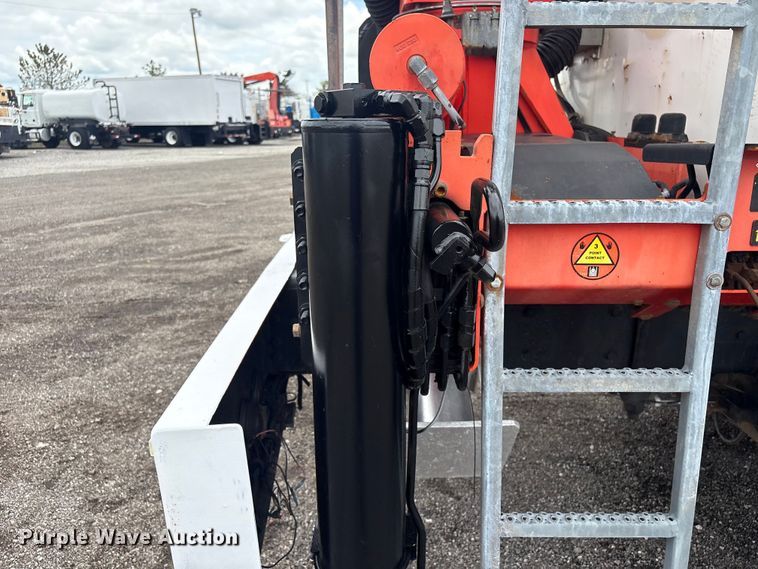 image for item EG9136 2010 International WorkStar 7600 grapple truck