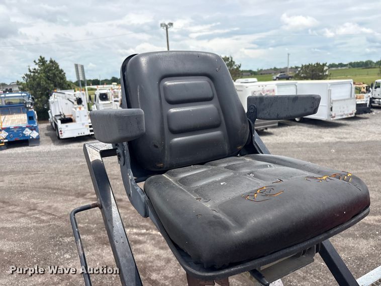 image for item EG9136 2010 International WorkStar 7600 grapple truck
