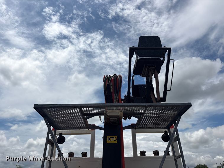 image for item EG9136 2010 International WorkStar 7600 grapple truck