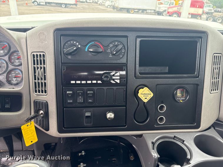 image for item EG9136 2010 International WorkStar 7600 grapple truck
