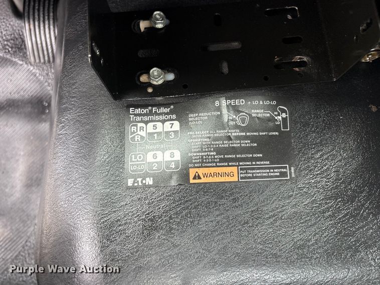 image for item EG9136 2010 International WorkStar 7600 grapple truck