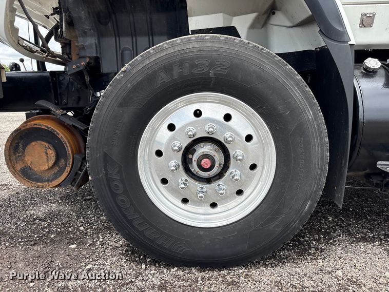 image for item EG9136 2010 International WorkStar 7600 grapple truck