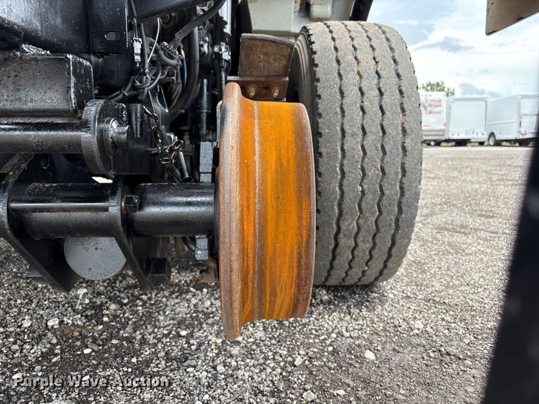 image for item EG9136 2010 International WorkStar 7600 grapple truck