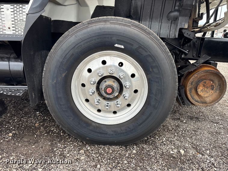 image for item EG9136 2010 International WorkStar 7600 grapple truck