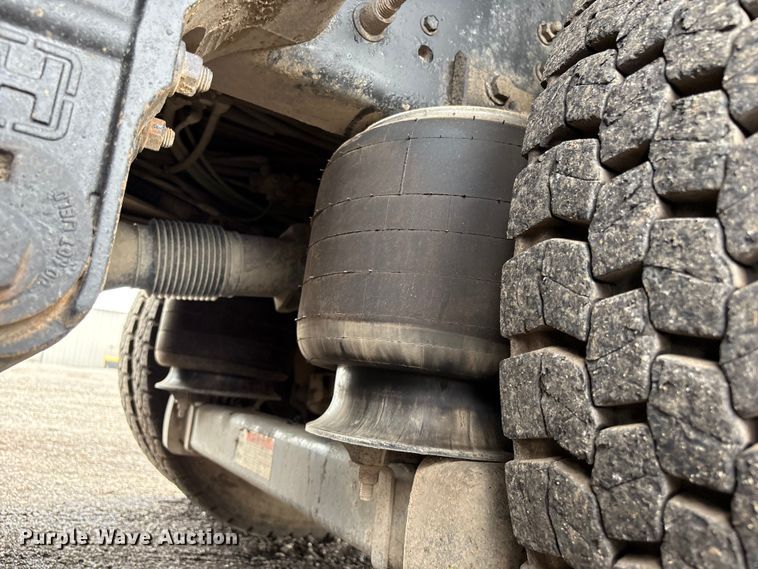 image for item EG9136 2010 International WorkStar 7600 grapple truck