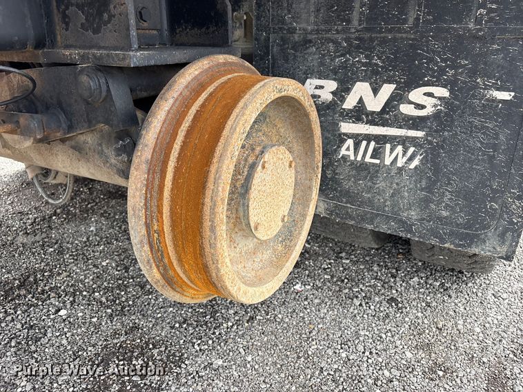 image for item EG9136 2010 International WorkStar 7600 grapple truck