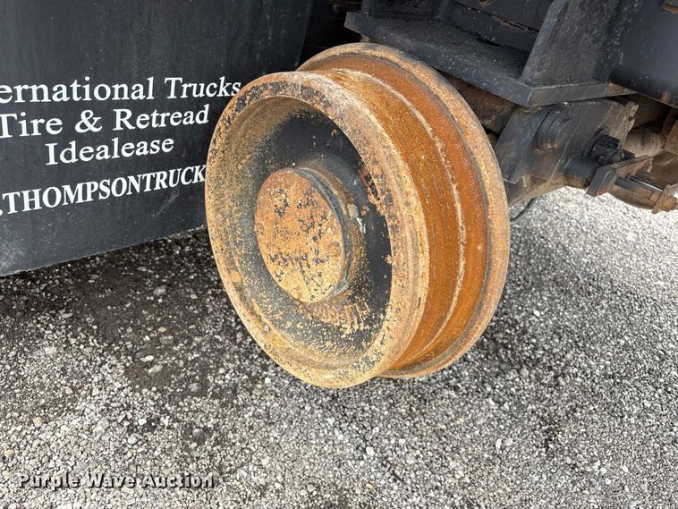 image for item EG9136 2010 International WorkStar 7600 grapple truck