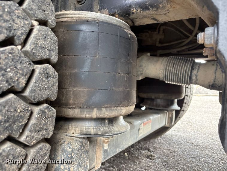 image for item EG9136 2010 International WorkStar 7600 grapple truck