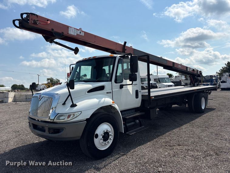image for item EG9157 2013 International 4300 shingle conveyor truck