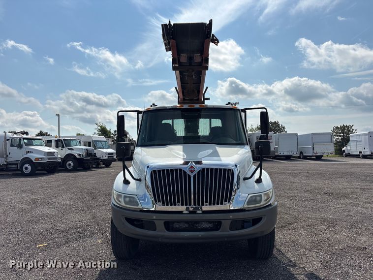 image for item EG9157 2013 International 4300 shingle conveyor truck