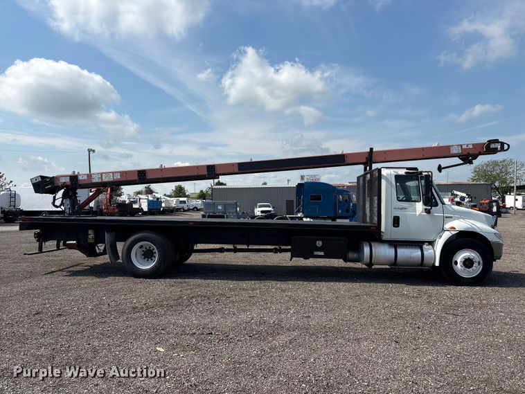 image for item EG9157 2013 International 4300 shingle conveyor truck