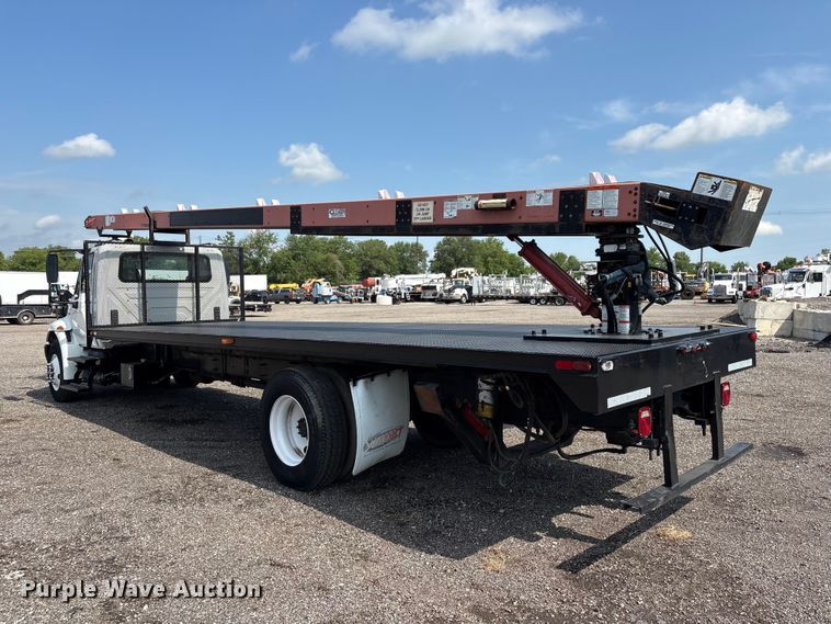 image for item EG9157 2013 International 4300 shingle conveyor truck
