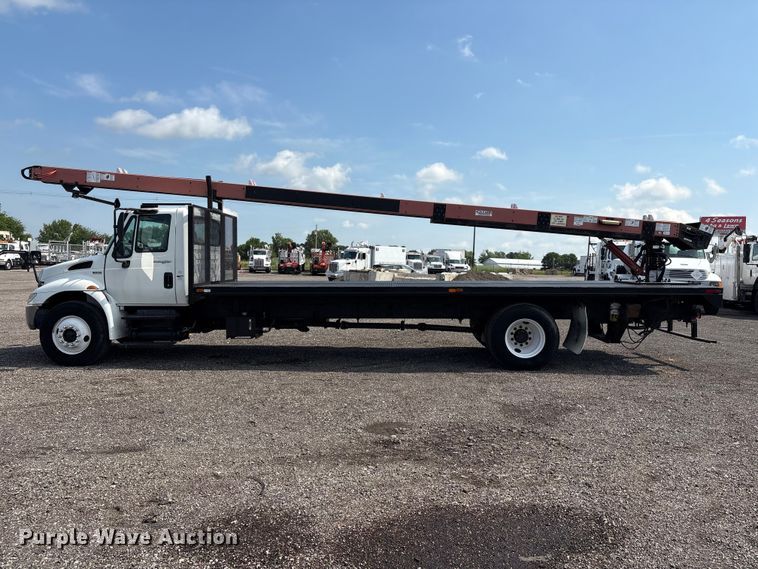 image for item EG9157 2013 International 4300 shingle conveyor truck