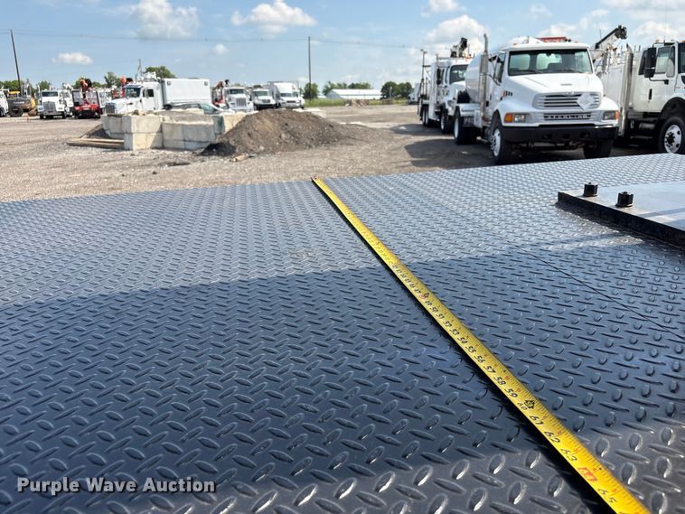 image for item EG9157 2013 International 4300 shingle conveyor truck