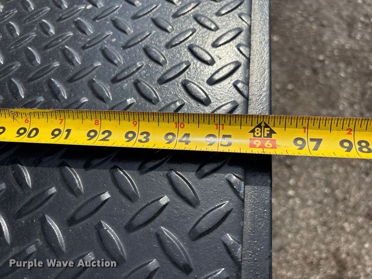 image for item EG9157 2013 International 4300 shingle conveyor truck