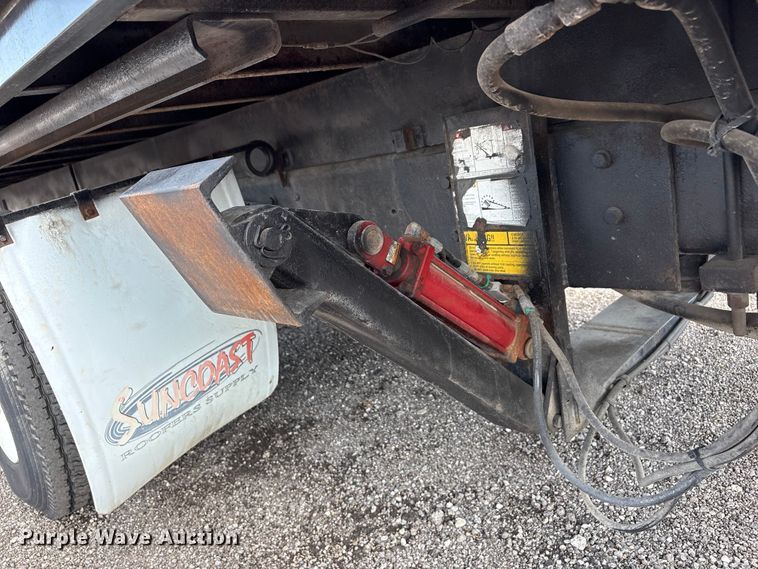 image for item EG9157 2013 International 4300 shingle conveyor truck