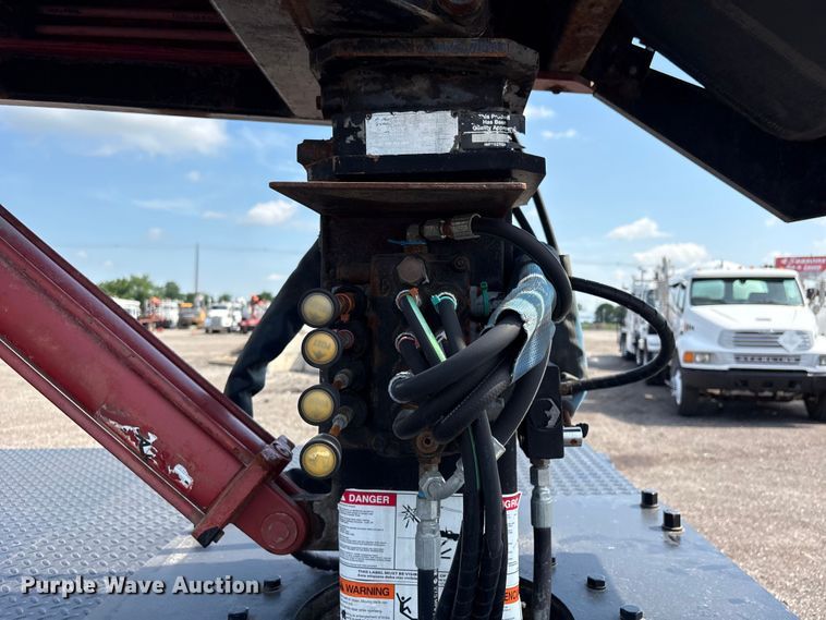 image for item EG9157 2013 International 4300 shingle conveyor truck