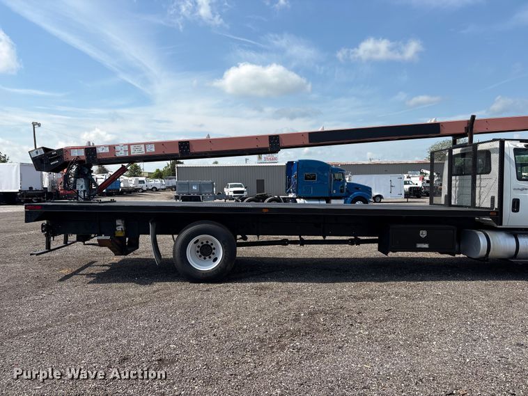image for item EG9157 2013 International 4300 shingle conveyor truck