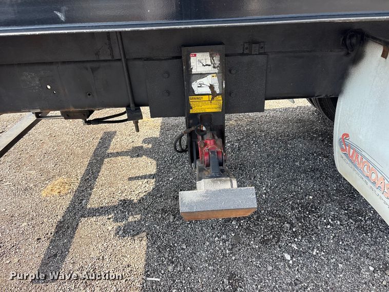 image for item EG9157 2013 International 4300 shingle conveyor truck