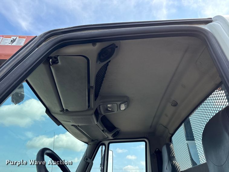 image for item EG9157 2013 International 4300 shingle conveyor truck