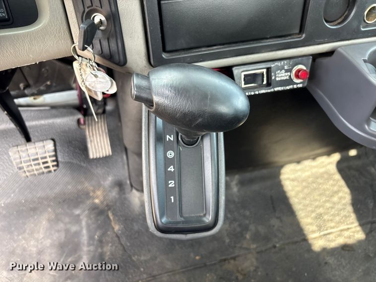 image for item EG9157 2013 International 4300 shingle conveyor truck