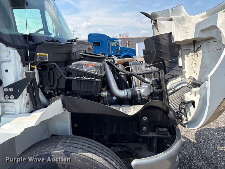 image for item EG9157 2013 International 4300 shingle conveyor truck