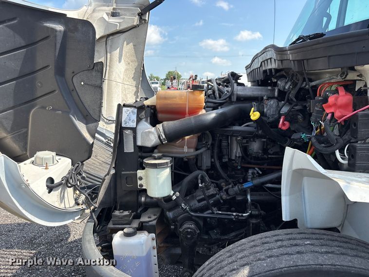 image for item EG9157 2013 International 4300 shingle conveyor truck