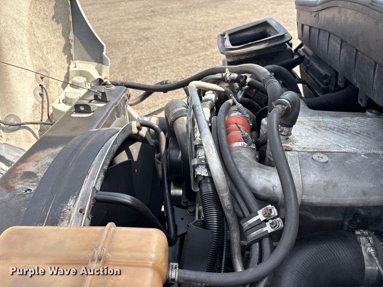 image for item EG9157 2013 International 4300 shingle conveyor truck
