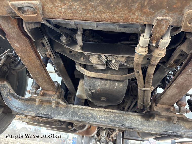 image for item EG9157 2013 International 4300 shingle conveyor truck