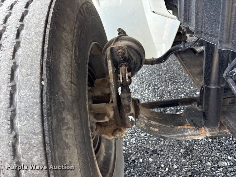 image for item EG9157 2013 International 4300 shingle conveyor truck