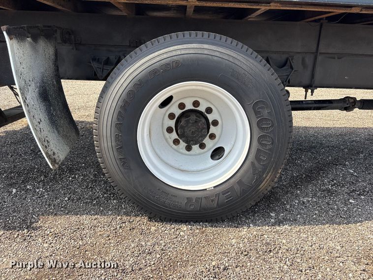 image for item EG9157 2013 International 4300 shingle conveyor truck