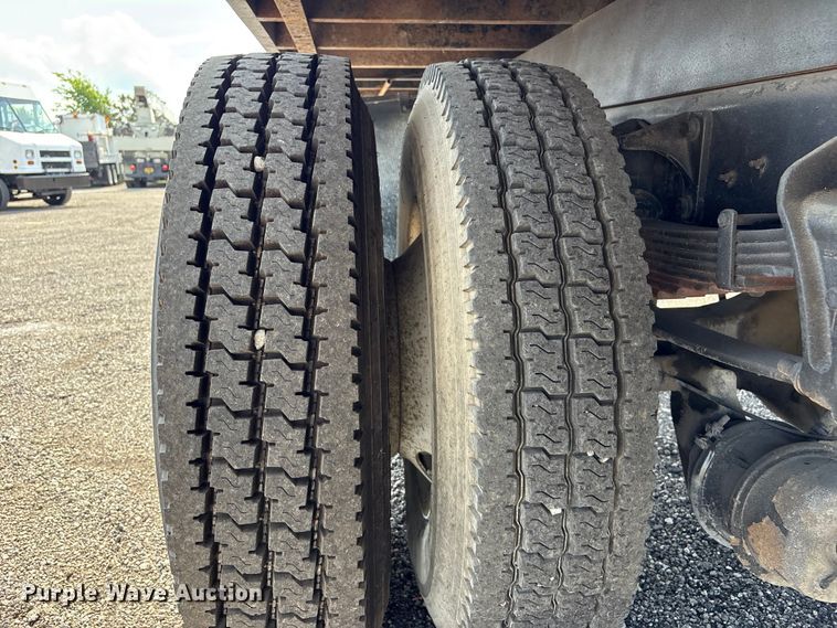 image for item EG9157 2013 International 4300 shingle conveyor truck