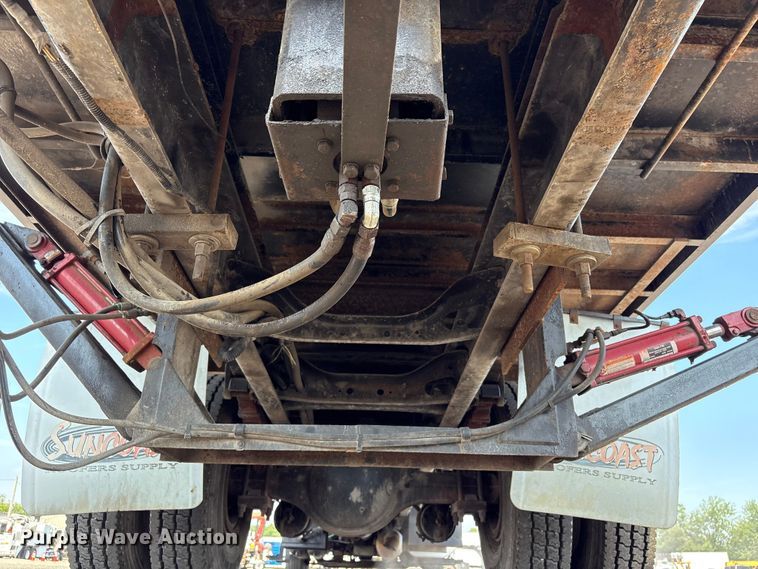 image for item EG9157 2013 International 4300 shingle conveyor truck
