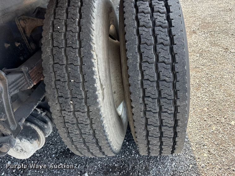 image for item EG9157 2013 International 4300 shingle conveyor truck