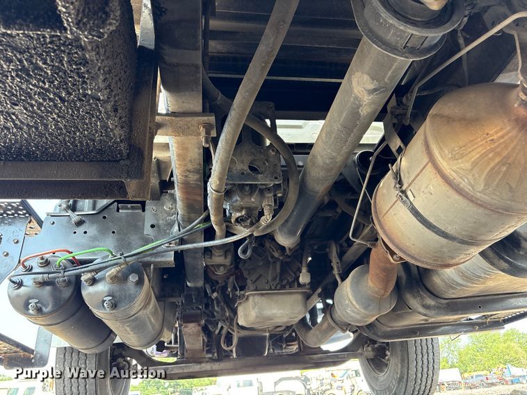 image for item EG9157 2013 International 4300 shingle conveyor truck