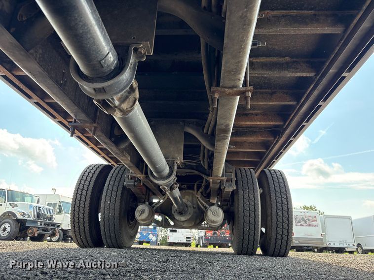 image for item EG9157 2013 International 4300 shingle conveyor truck