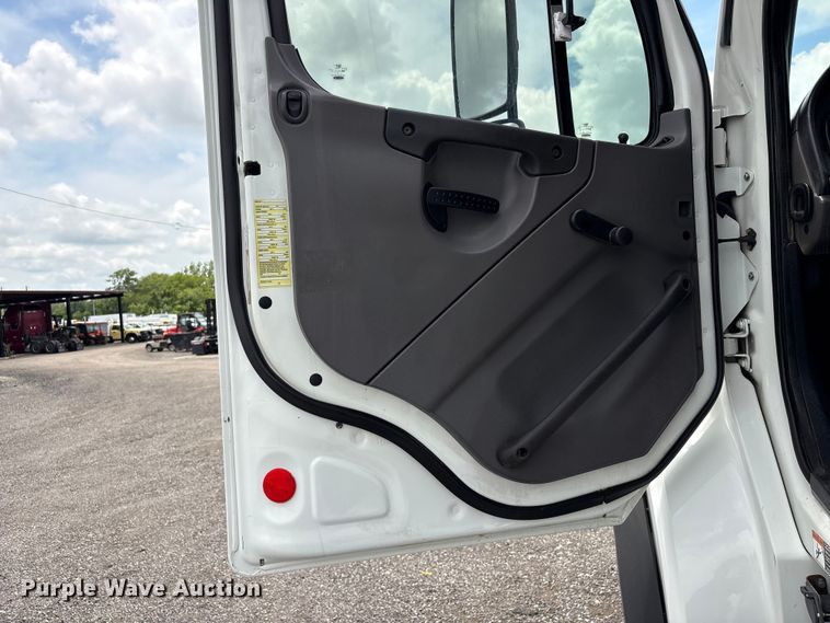 image for item EG9174 2012 Freightliner Business Class M2 Crew Cab utility / service truck
