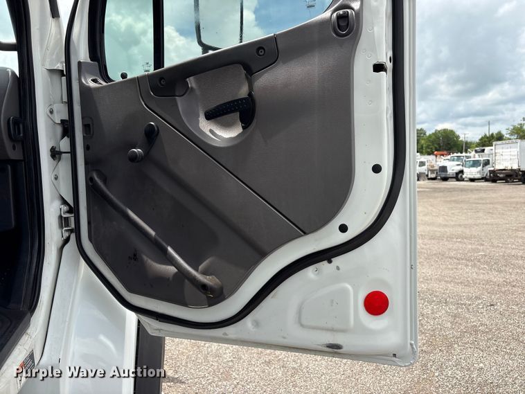 image for item EG9174 2012 Freightliner Business Class M2 Crew Cab utility / service truck