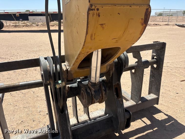 image for item EL2519 2005 Caterpillar TH460B telehandler