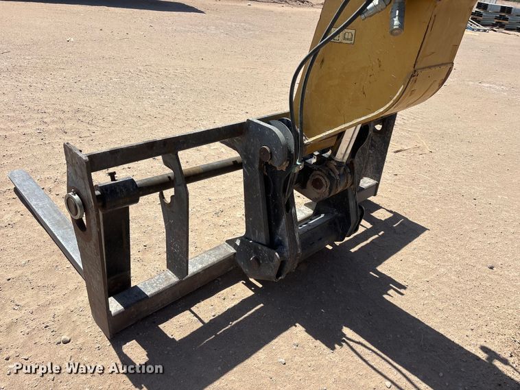 image for item EL2519 2005 Caterpillar TH460B telehandler