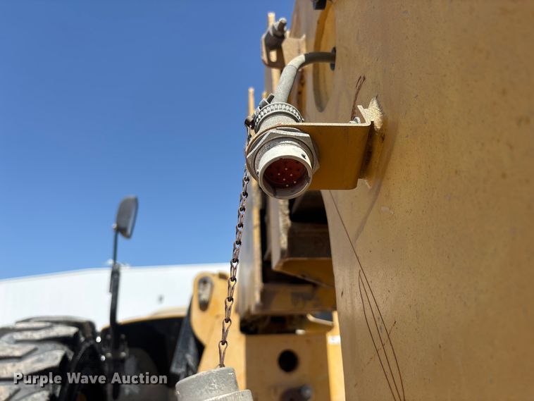 image for item EL2519 2005 Caterpillar TH460B telehandler
