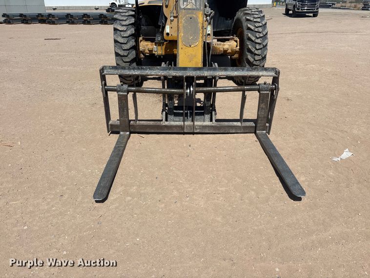 image for item EL2519 2005 Caterpillar TH460B telehandler