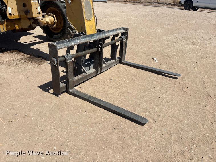 image for item EL2519 2005 Caterpillar TH460B telehandler