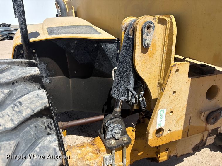 image for item EL2519 2005 Caterpillar TH460B telehandler