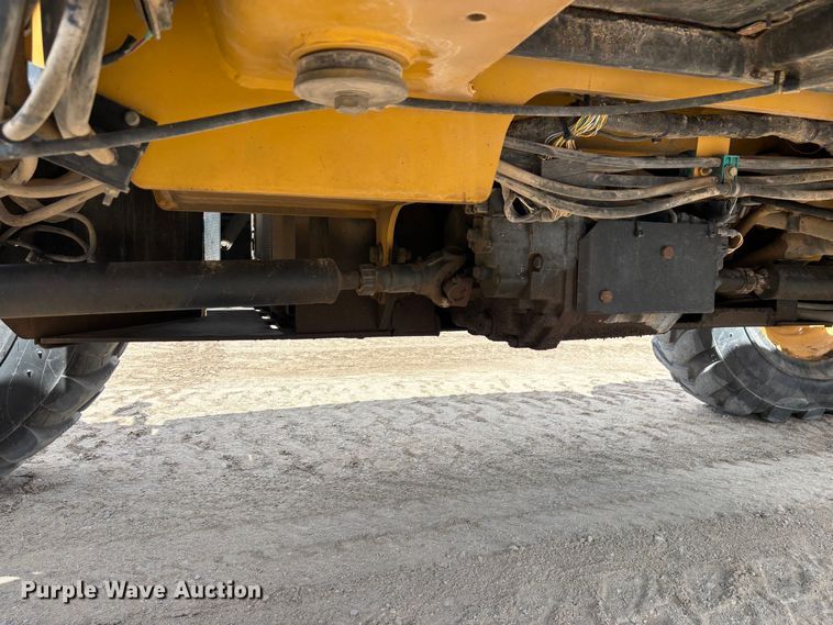 image for item EL2519 2005 Caterpillar TH460B telehandler