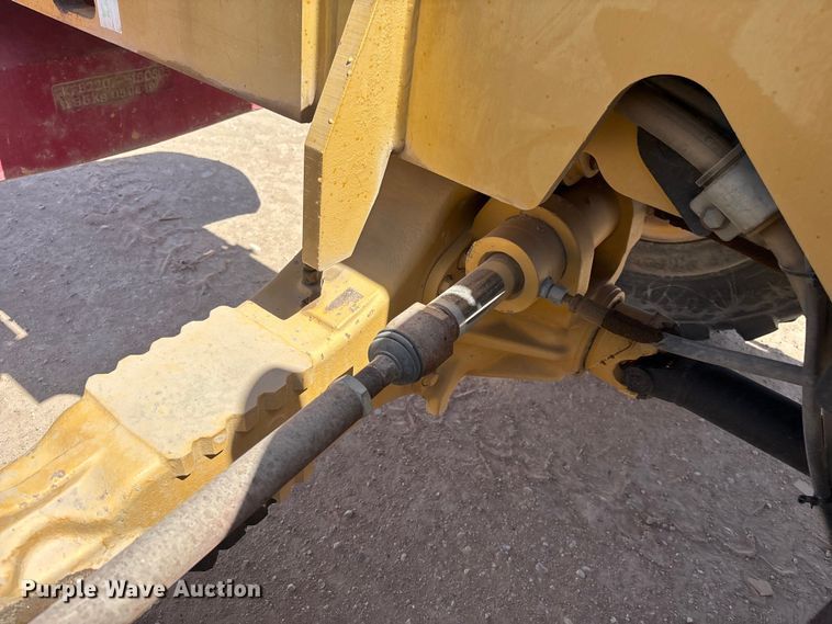 image for item EL2519 2005 Caterpillar TH460B telehandler