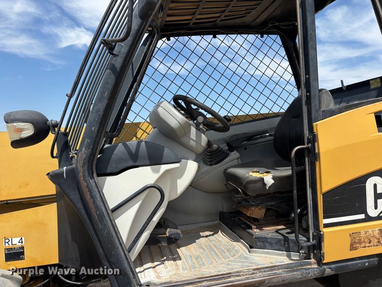 image for item EL2519 2005 Caterpillar TH460B telehandler