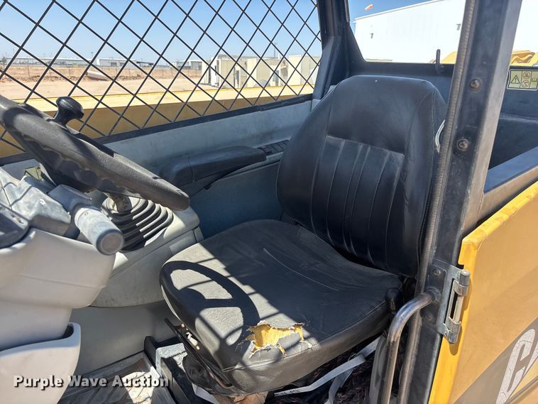 image for item EL2519 2005 Caterpillar TH460B telehandler
