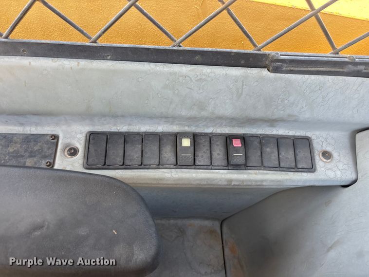 image for item EL2519 2005 Caterpillar TH460B telehandler