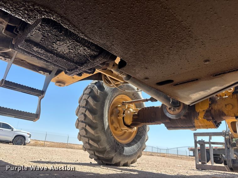 image for item EL2519 2005 Caterpillar TH460B telehandler